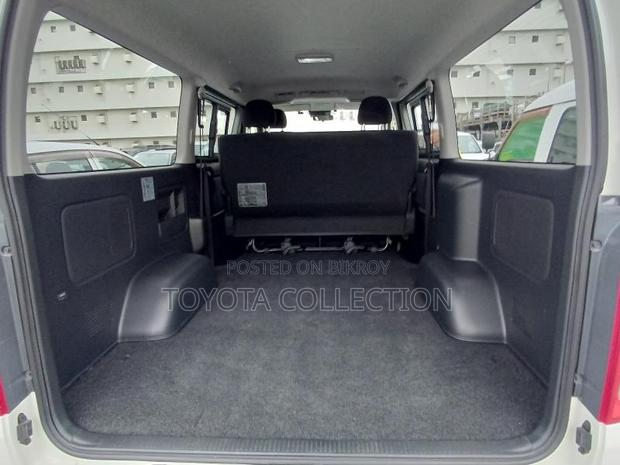 Toyota Hiace SUPER GL PUSH LED 2023