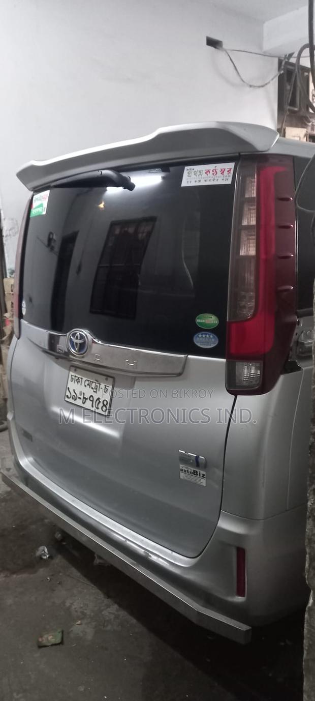 Toyota Noah 2014