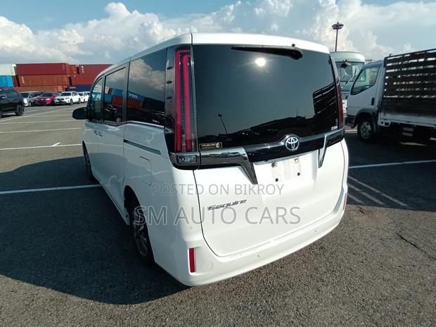 Toyota Esquire Petrol Gi Premium 2021