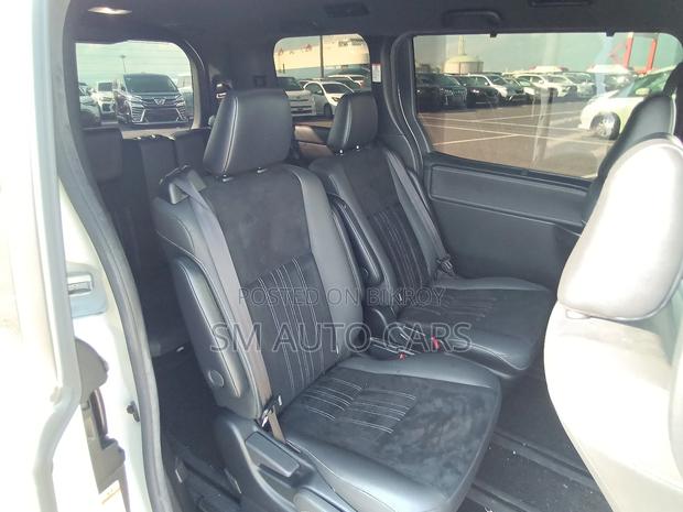 Toyota Esquire Petrol Gi Premium 2021