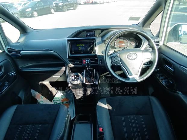 Toyota Esquire Petrol Gi Premium 2021