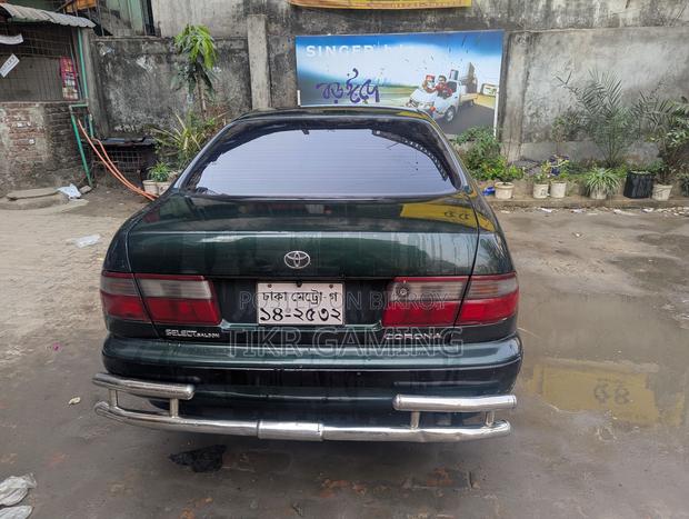 Toyota Corona . 1995