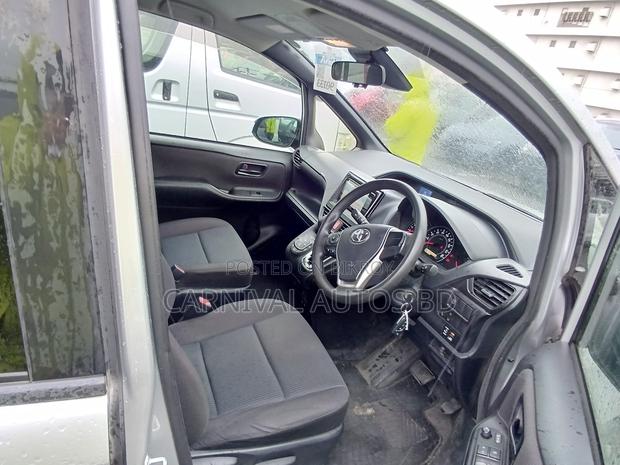 Toyota Noah X Hybrid Silver 2020