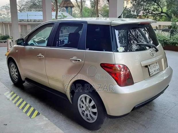Toyota ist G HID SELECTION 2004