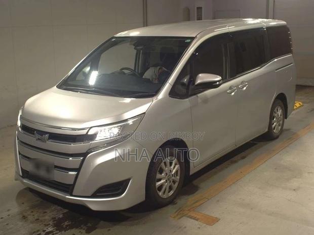 Toyota Noah hybrid 2020
