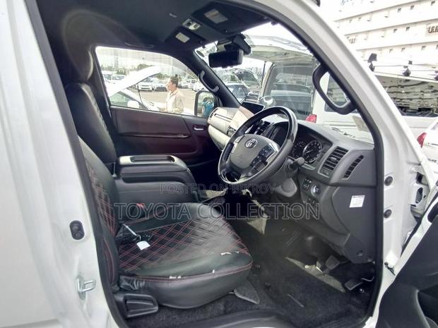 Toyota Hiace SUPER GL DARK PRIME 2021