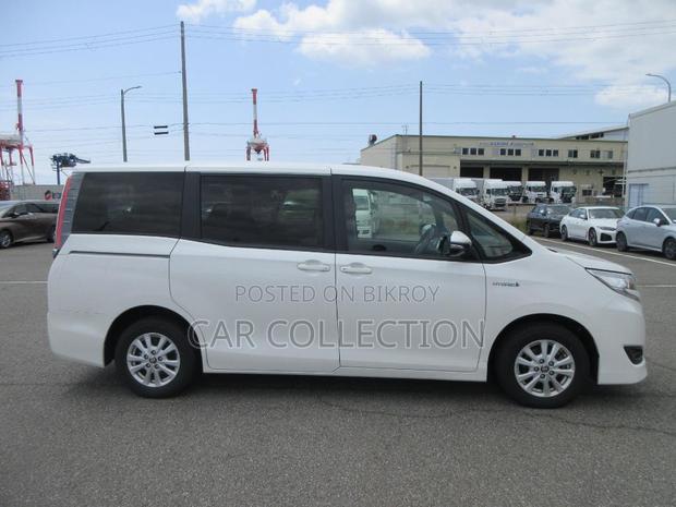 Toyota Noah HYBRID 2020