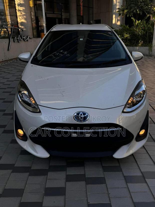 Toyota Aqua S Pearl hybrid 2020