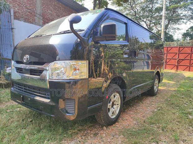 Toyota Hiace GL LED DUAL AC BLACK 2020