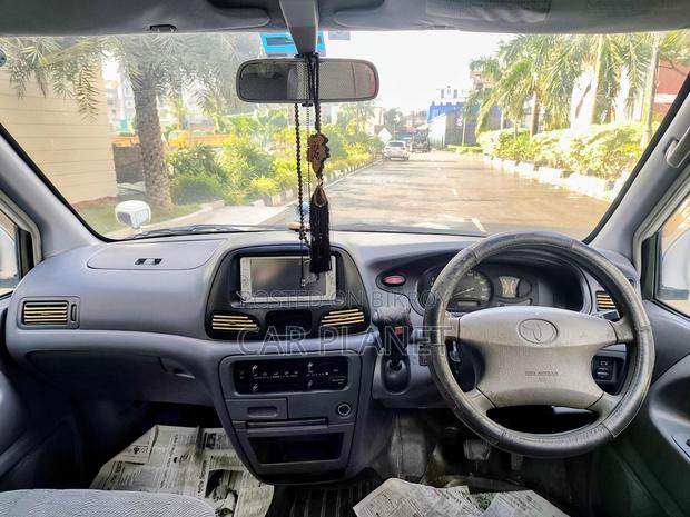 Toyota Noah GL-STANDARD ROOF 2006
