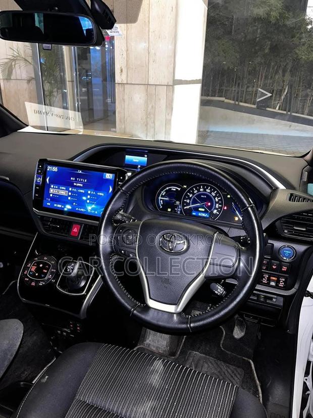 Toyota Voxy Zs Kiramik Pearl Hy 2020
