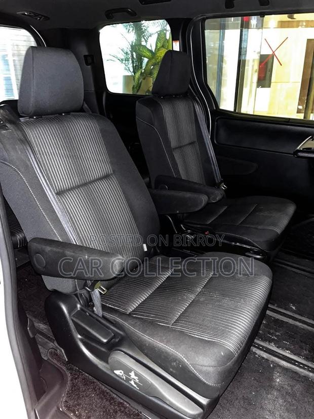 Toyota Voxy Zs Kiramik Pearl Hy 2020