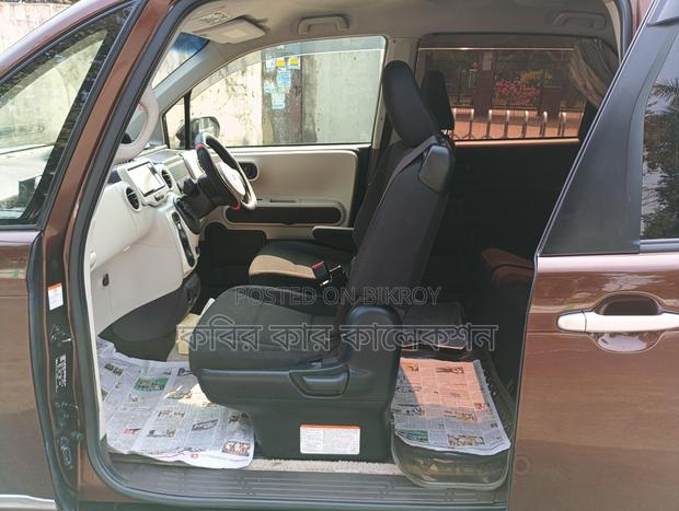 Toyota Porte gray 2015
