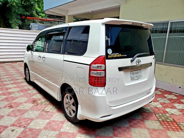 Toyota Noah SI GRADE PUSH 2013