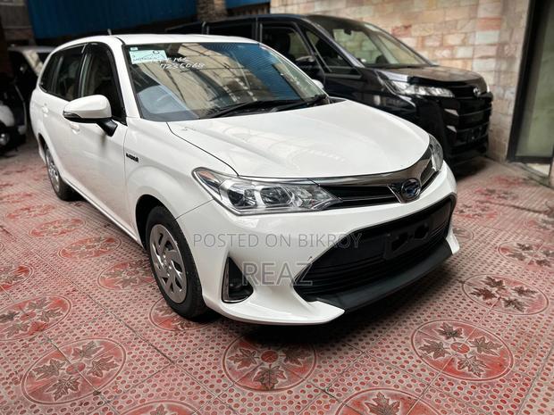 Toyota Corolla Fielder 1.5 Hybrid FWD 2020 White