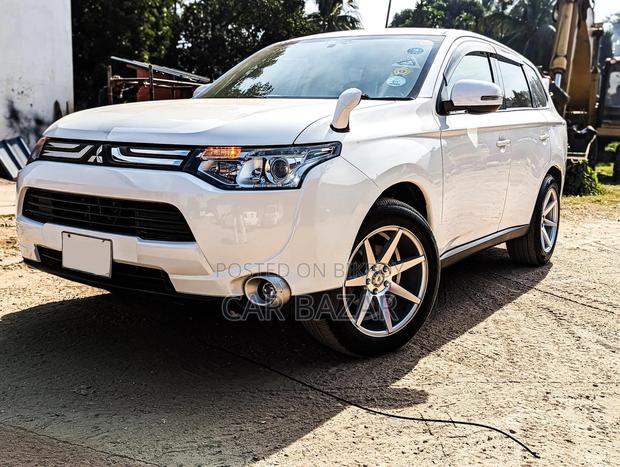 Mitsubishi Outlander SE (2WD) 2013 Pearl
