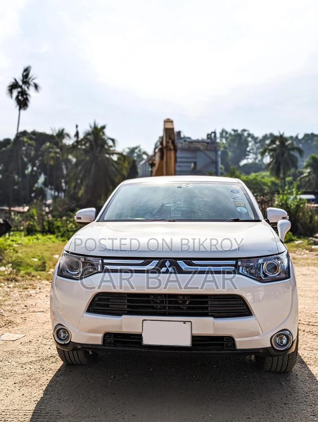 Mitsubishi Outlander SE (2WD) 2013 Pearl