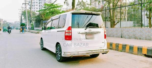Toyota Noah Sunroof MoonRoof 2011