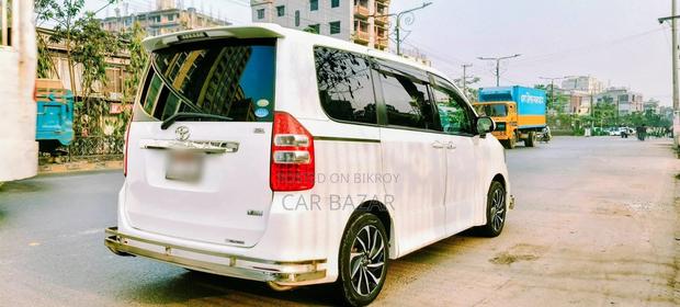 Toyota Noah Sunroof MoonRoof 2011