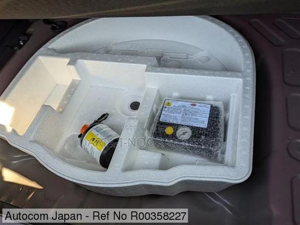 Toyota Yaris Cross Wine 2 Tone [2] 2021
