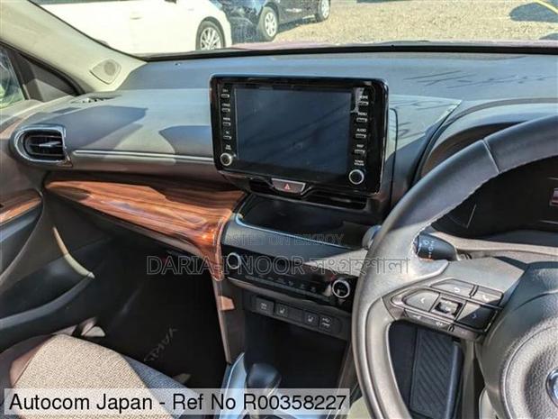 Toyota Yaris Cross Wine 2 Tone [2] 2021