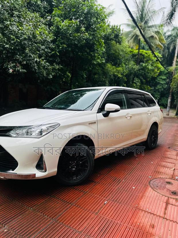Toyota Fielder hybrid 2018