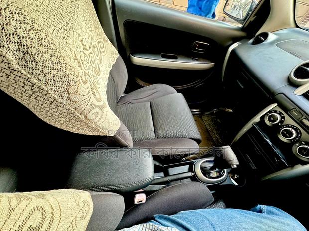 Toyota ist black 2004