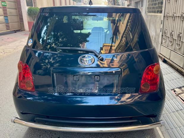 Toyota ist black 2004