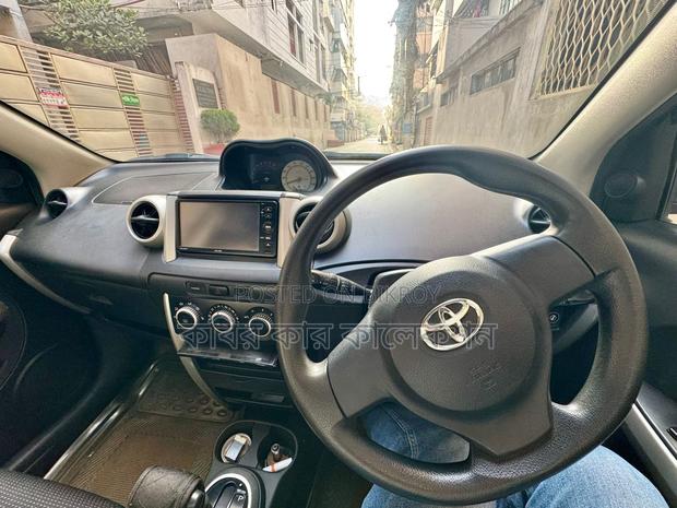 Toyota ist black 2004