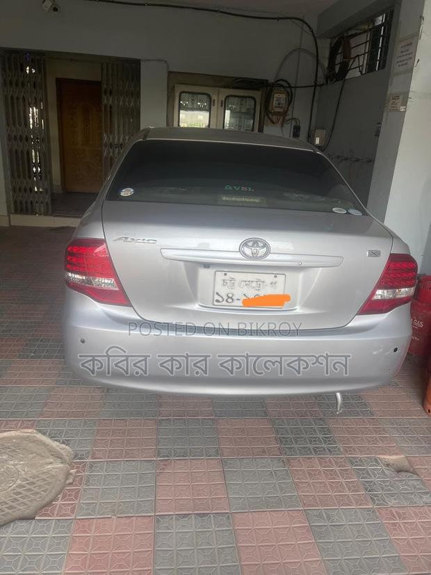 Toyota Axio silver 2010
