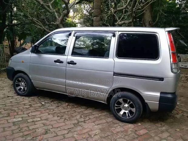 Toyota Noah Kr42 GL SILVER 2004