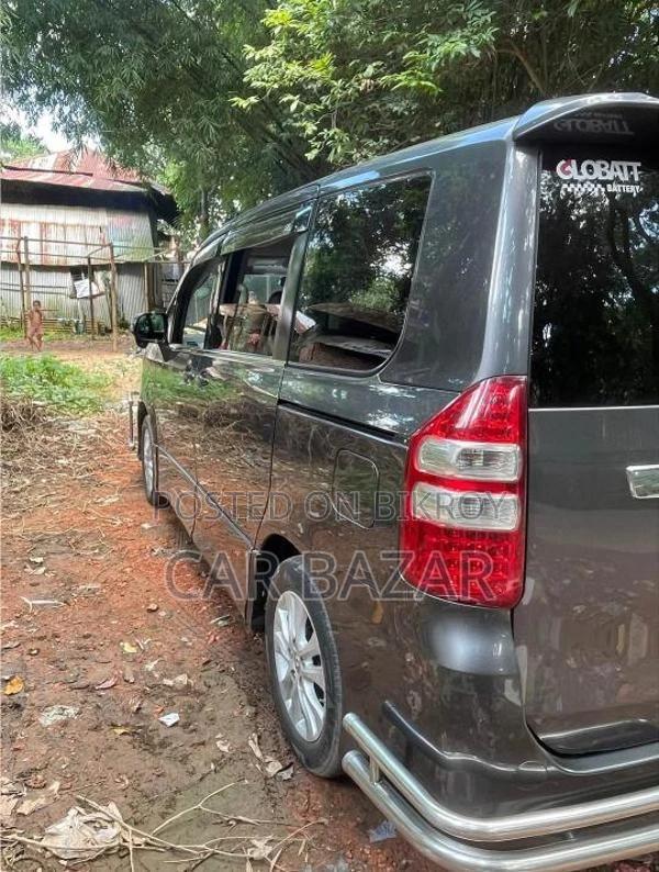 Toyota Noah Si Grade Push 2013