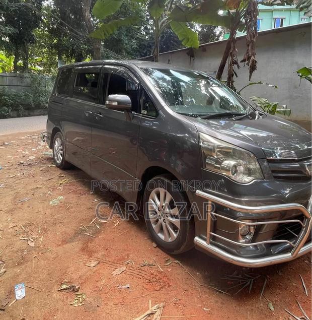 Toyota Noah Si Grade Push 2013