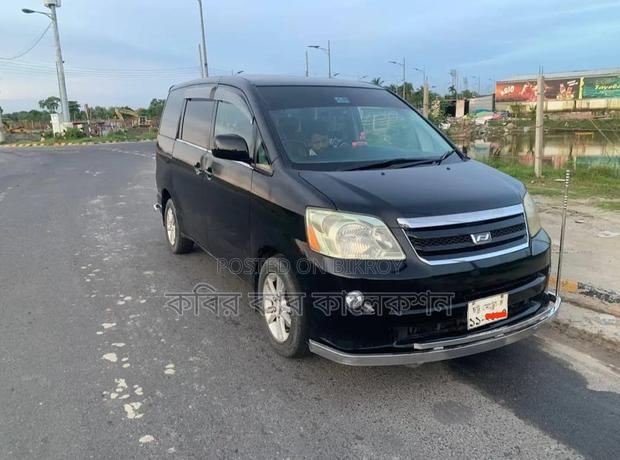 Toyota Noah x 2002
