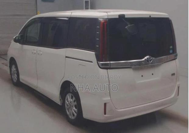 Toyota Noah PUSH START X HYBRID 2021