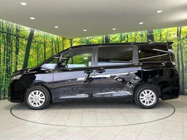 Toyota Voxy SUNROOF MOONROOF 2020