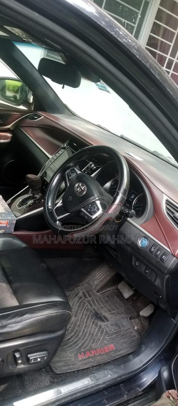 Toyota Harrier . 2015