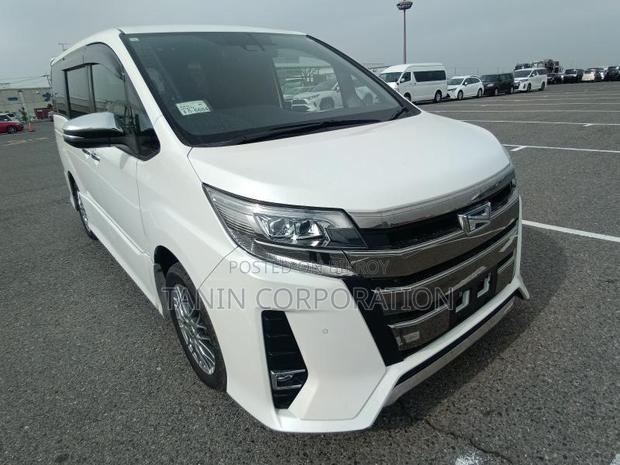 Toyota Noah Hybrid WXB V-3/4 AP 2021