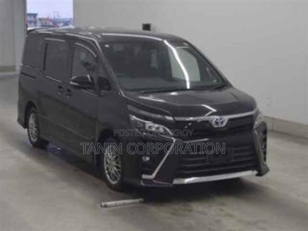 Toyota Voxy HY ZS Red Colour Int 2021