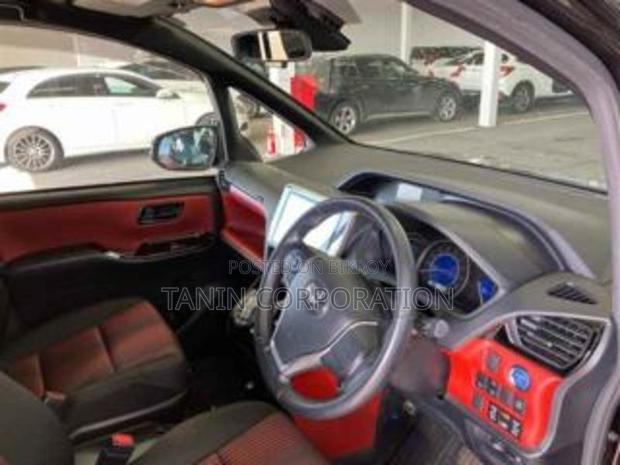 Toyota Voxy HY ZS Red Colour Int 2021