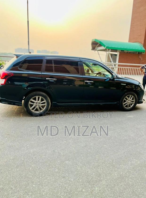 Toyota Corolla Fielder 1.5 Hybrid FWD 2013 Black