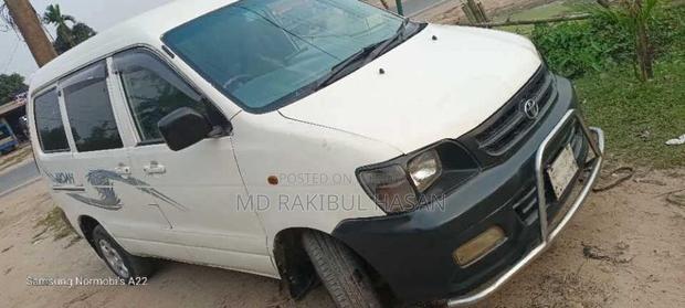 Toyota Noah ` 2006