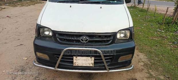 Toyota Noah ` 2006