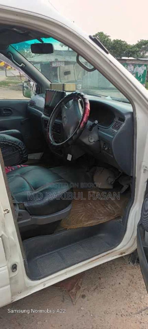 Toyota Noah ` 2006