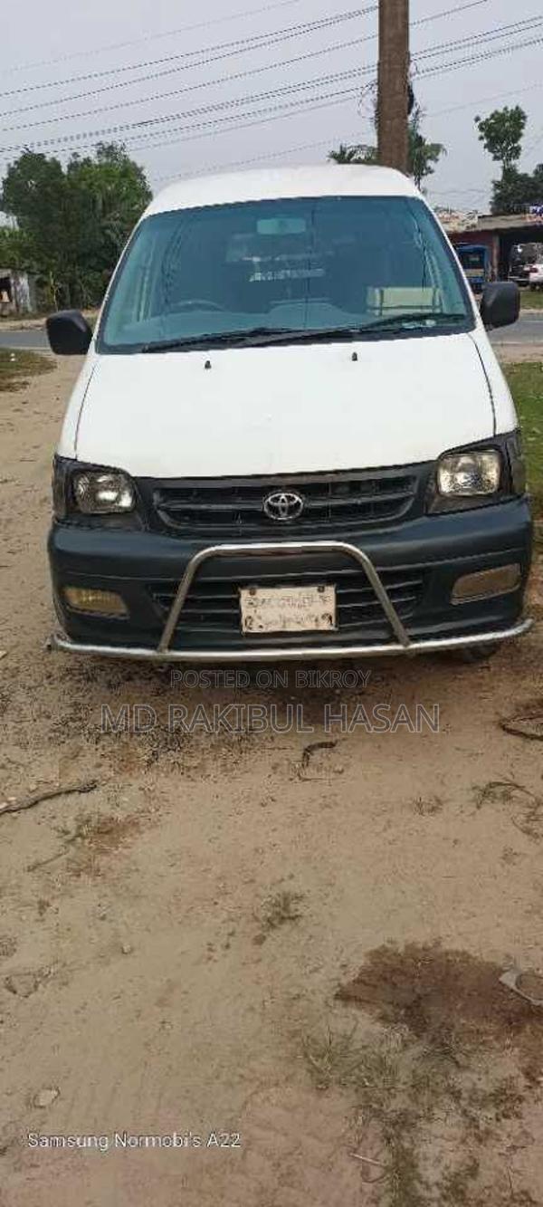 Toyota Noah ` 2006