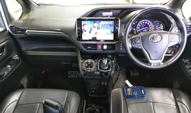 Toyota Esquire GI PREMIUM HYB 4.5PT 2021