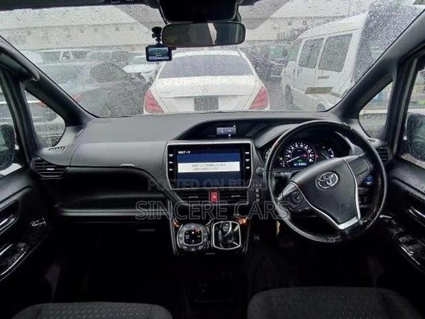 Toyota Noah G PKG HYB 4.5 POINT 2021