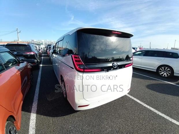 Toyota Noah Non Hybrid X Pearl 2022