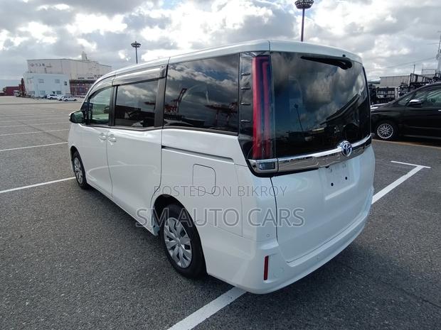 Toyota Noah Non Hybrid X Pearl 2021