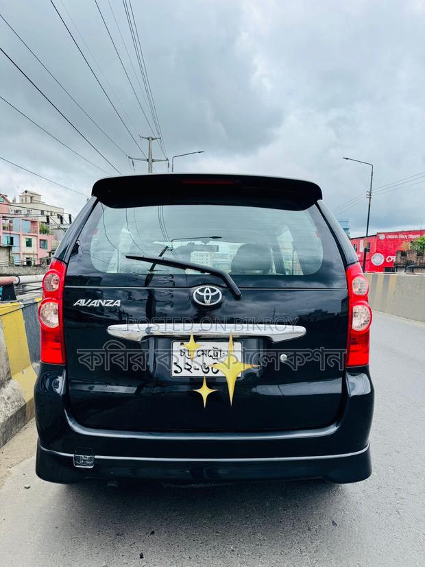 Toyota Avanza back 2010